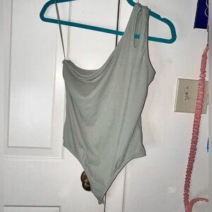 ✨ Cloud ten one shoulder bodysuit size L✨